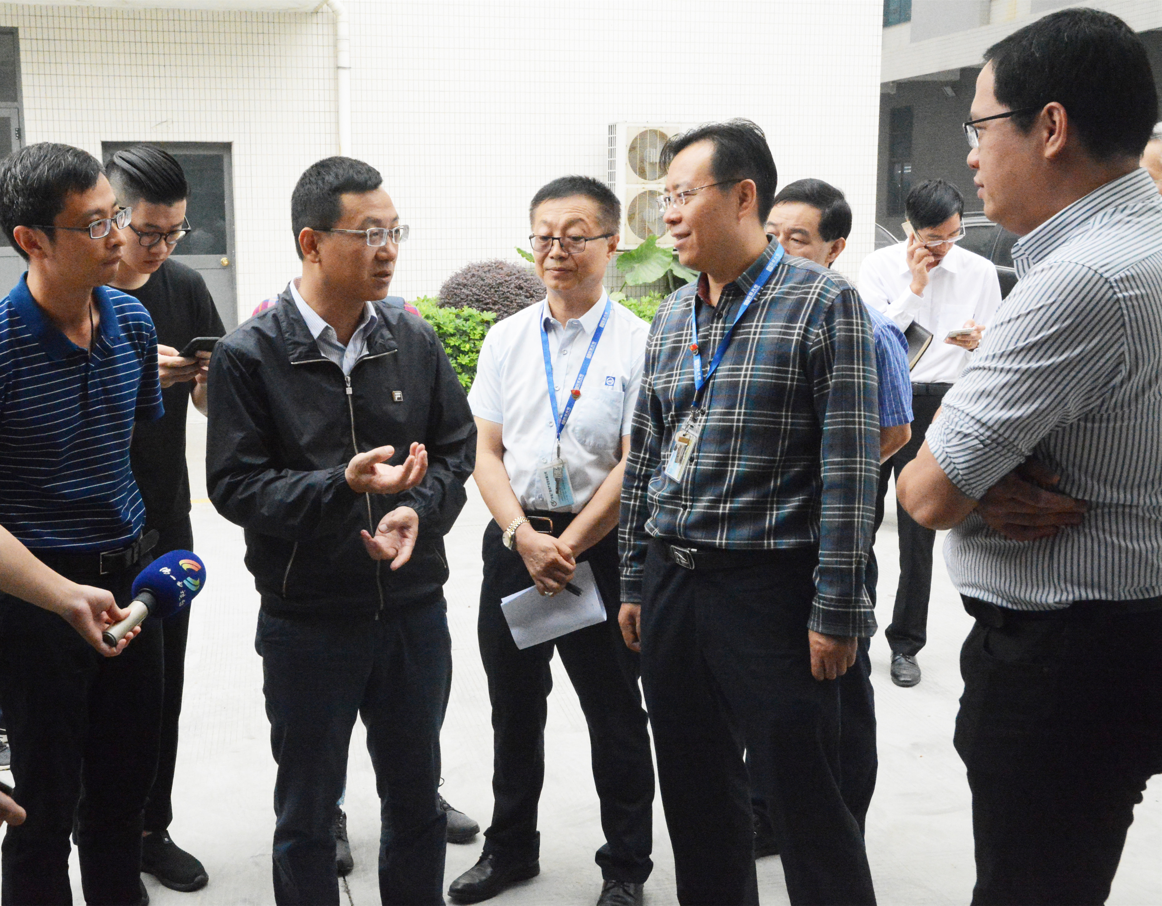 佛山市禅城区委书记刘东豪一行莅临南宫NG娱乐光电检查指导