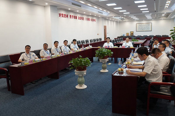 论企业生长中的挑战与机缘——南宫NG娱乐光电企业战略钻研会顺遂召开