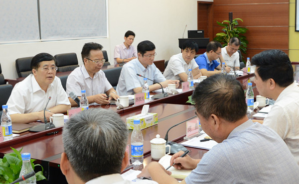 广晟公司许光董事长、陈胜光总司理莅临南宫NG娱乐光电调研指导