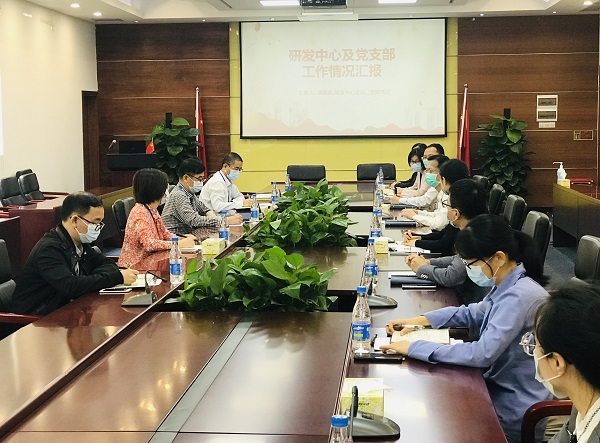 南宫NG娱乐光电党委书记王广军深入研发中心党支部调研