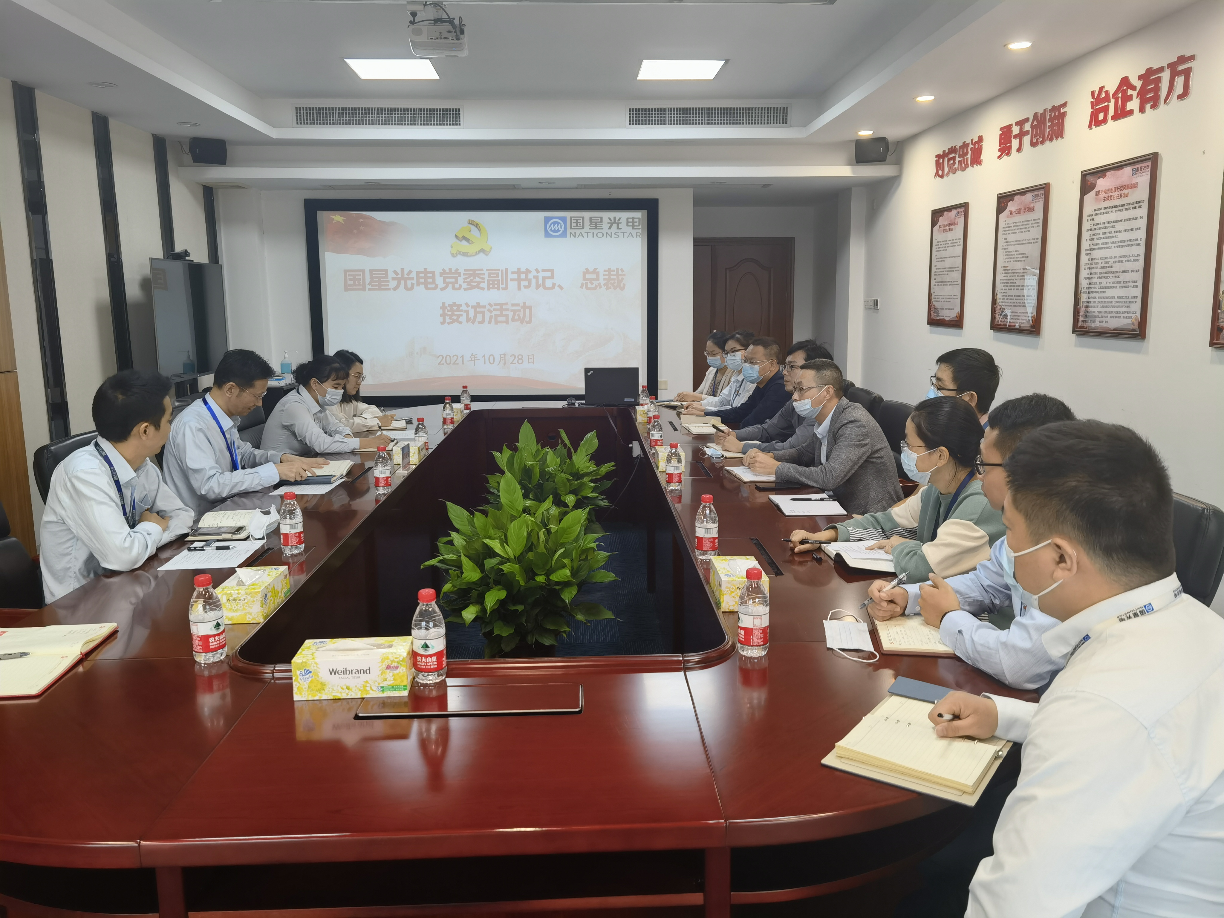南宫NG娱乐光电党委副书记、总裁李程接访“办实事”，面扑面回应职工“急难愁盼”