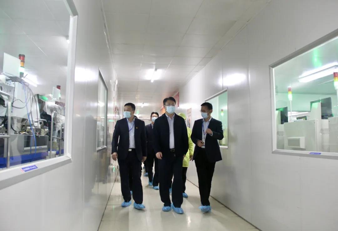 广晟控股集团党委副书记、董事、工会主席汪东兵带队到南宫NG娱乐光电开展清静环保事情督导和慰问难题职工活动