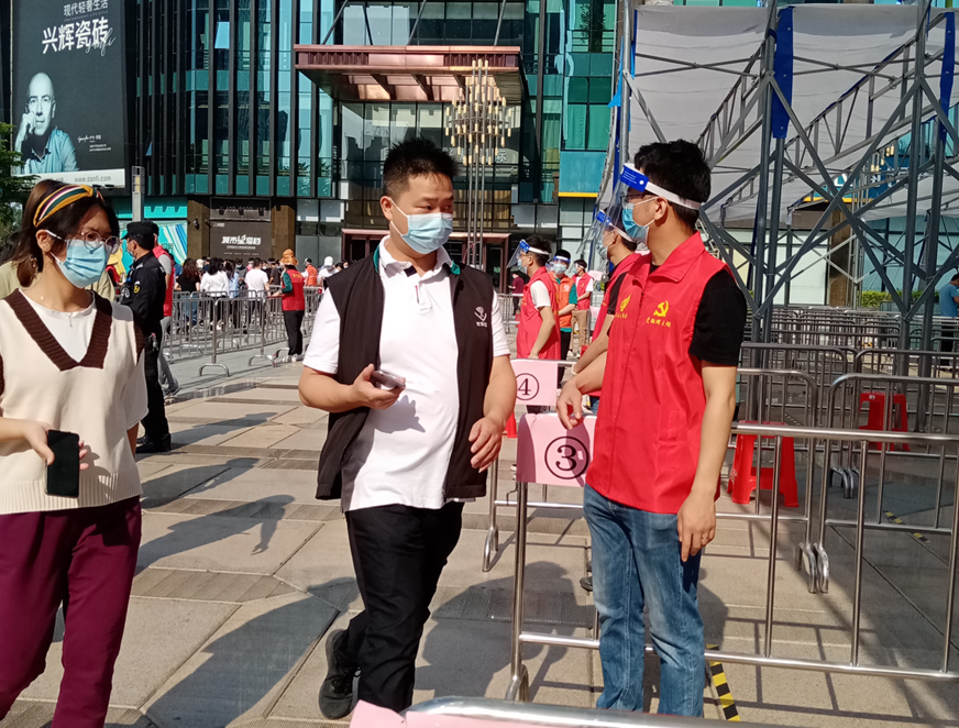 战疫有我、党员先行——南宫NG娱乐光电在党旗下修建防疫先锋堡垒