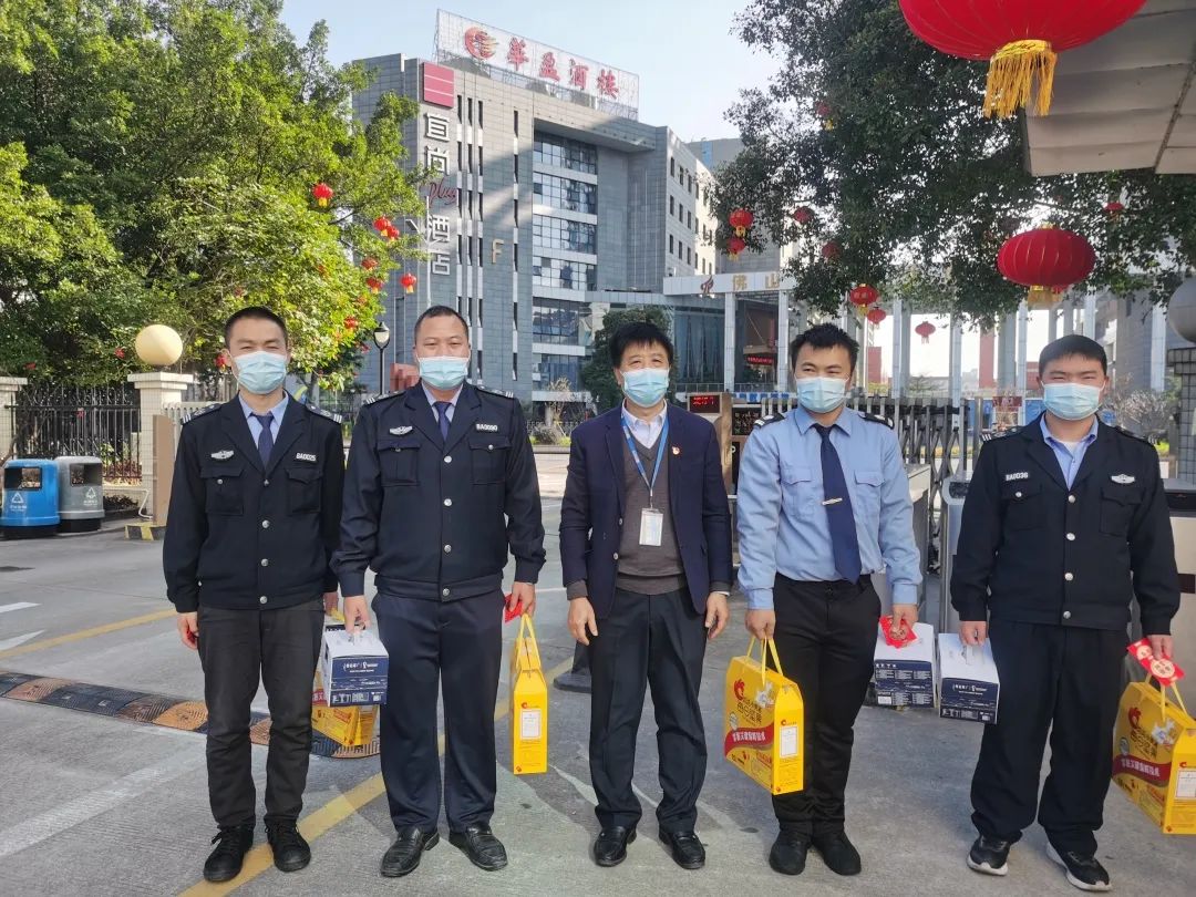 新年辞旧岁，慰问暖心间|南宫NG娱乐光电除夕慰问春节值班值守职员