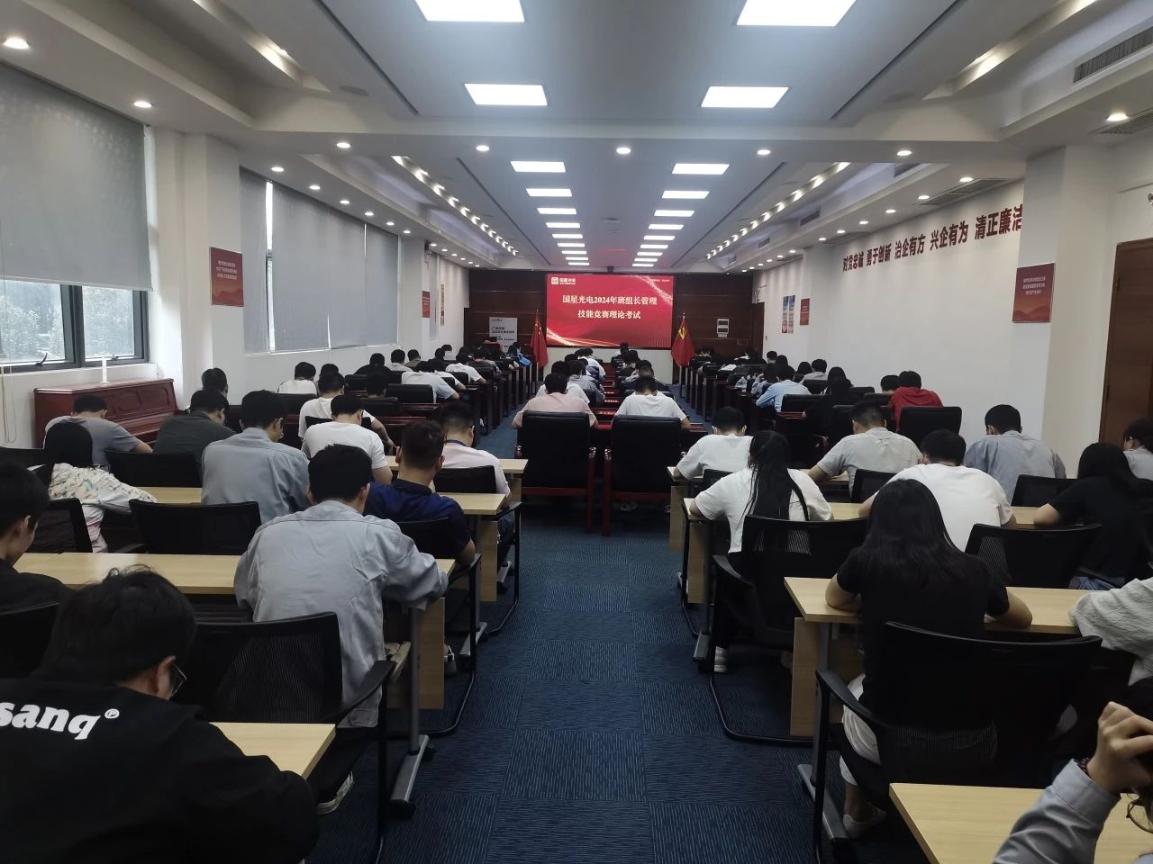 夯基垒台强内功·砥砺奋进攀新高 | 南宫NG娱乐光电庆祝“五一”国际劳动节系列活动圆满乐成，精彩一直！