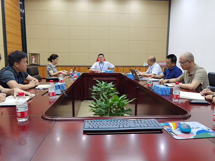 南宫NG娱乐光电董事、副总裁胥小平带队到白光器件事业部调研
