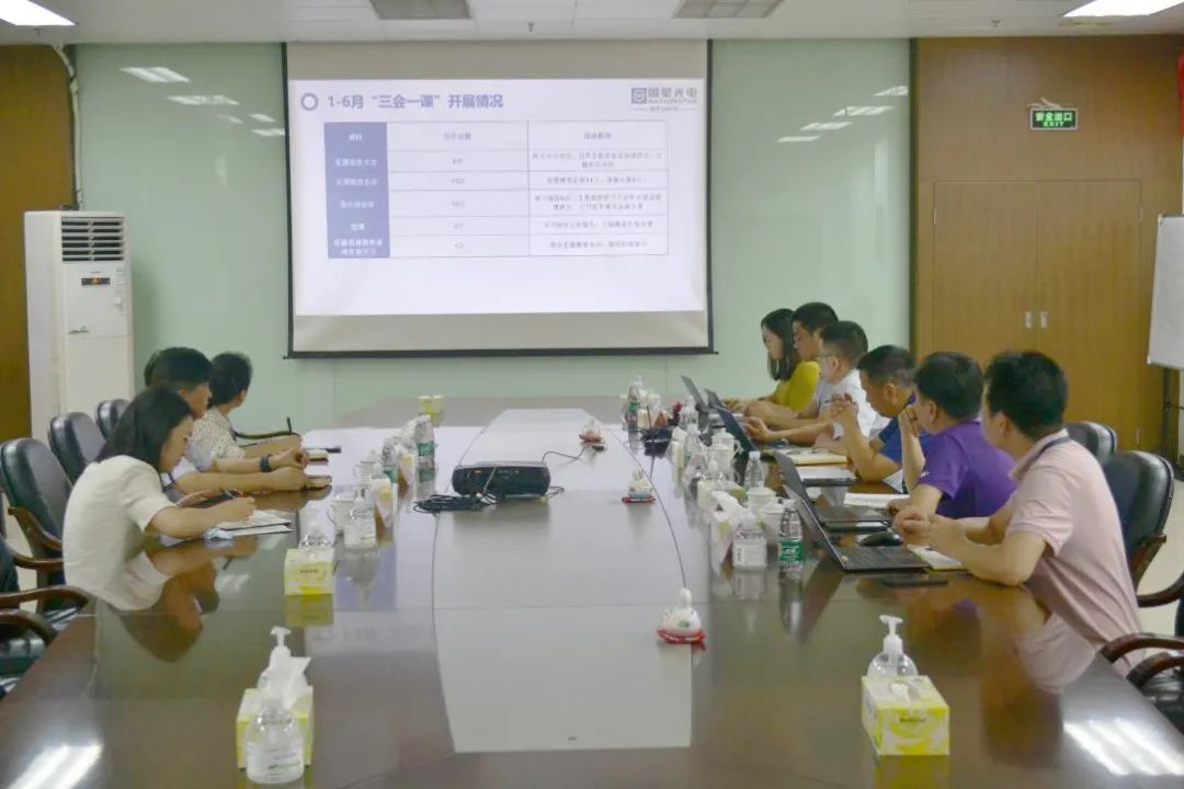 南宫NG娱乐光电党委副书记、董事、工会主席万山到芯电党支部开展主题教育暨党建事情调研