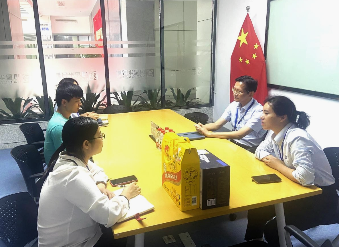 帮扶暖秋意 眷注传温情 | 南宫NG娱乐光电党委慰问结对帮扶难题职工