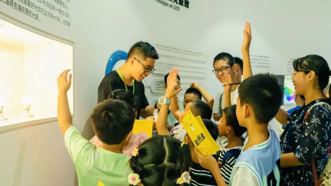 揭秘LED里的“绿色基因”！这场绿色光电职业体验活动走进南宫NG娱乐光电