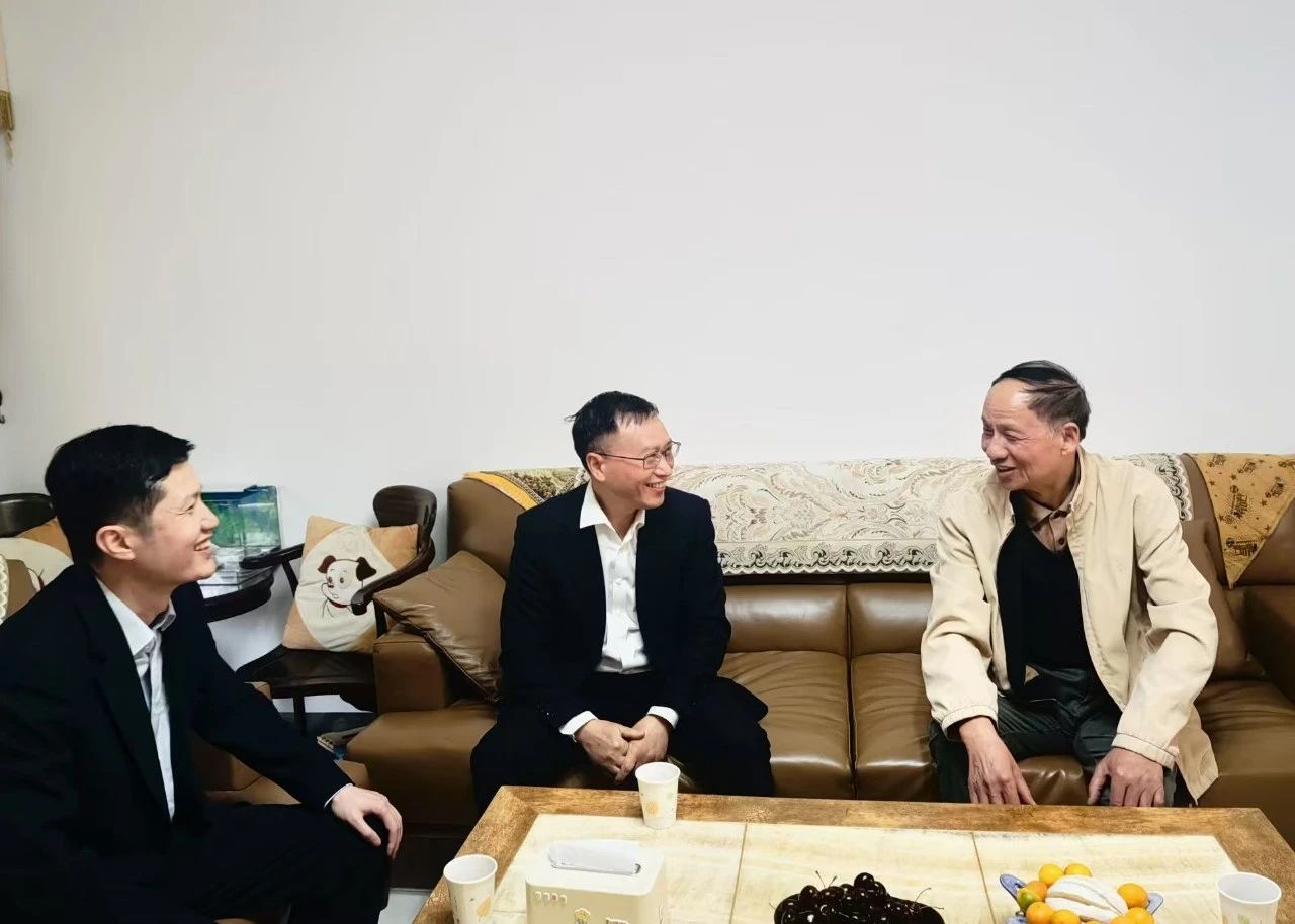 新春送温暖 慰问传真情——南宫NG娱乐光电向导探望慰问退休老干部和难题职工