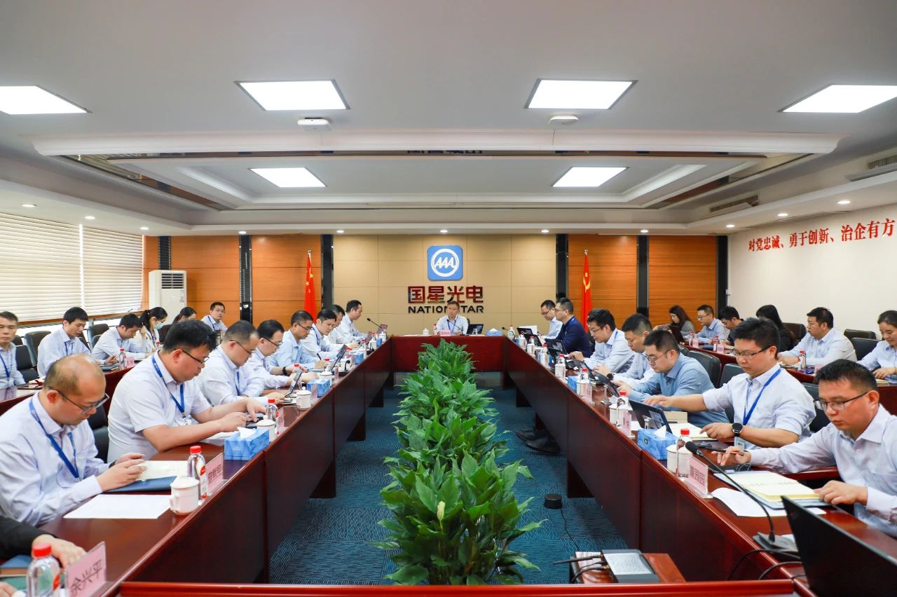 南宫NG娱乐光电召开党委理论学习中心组 （扩大）学习贯彻习近平总书记主要讲话和天下两会精神聚会