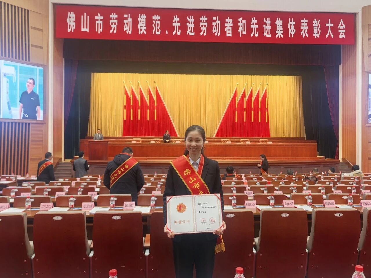 星光闪灼 | 南宫NG娱乐光电科技事情者获评“佛山市先进劳动者”